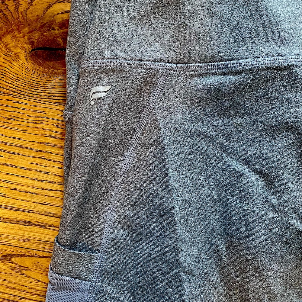 Fabletics Women’s Leggings, super lightly worn. Side pockets, length 25”.